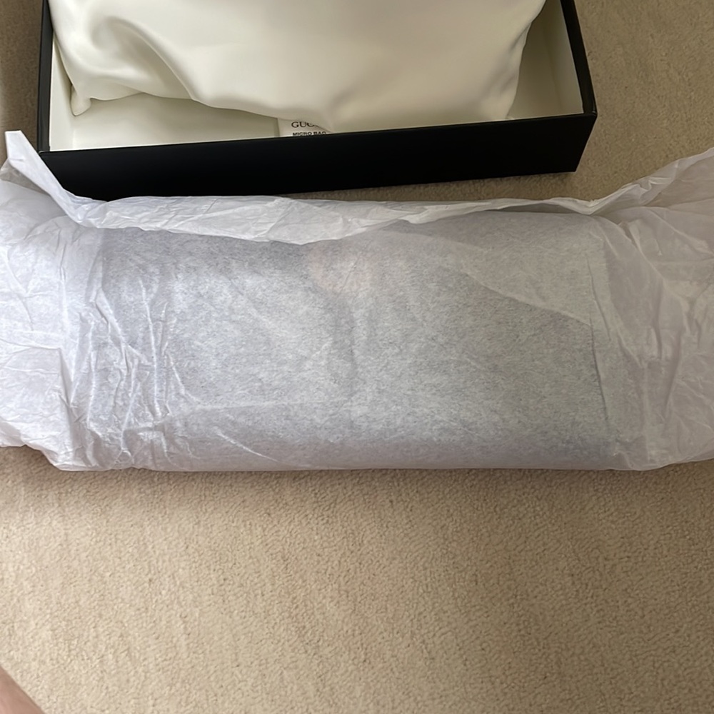 GUCCI MARMONT all around top zip wallet. - Picture 10 of 16